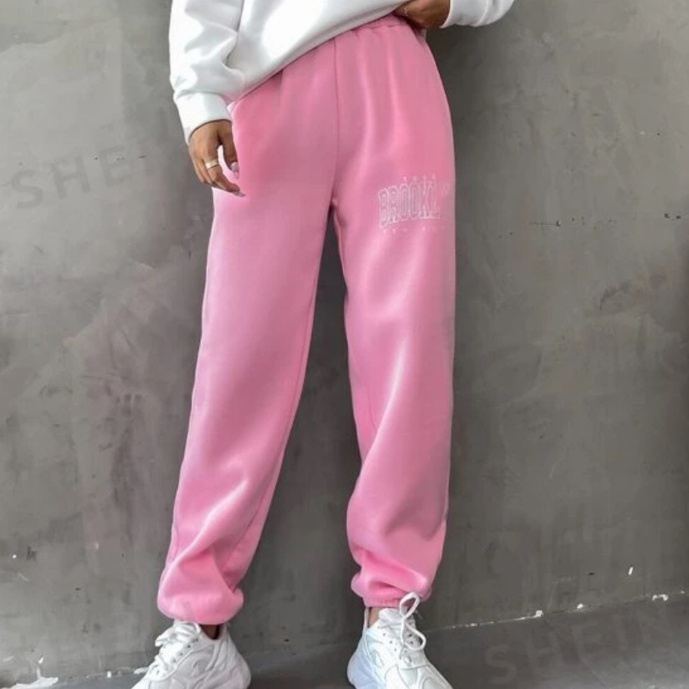 Light pink Brooklyn sweatpants